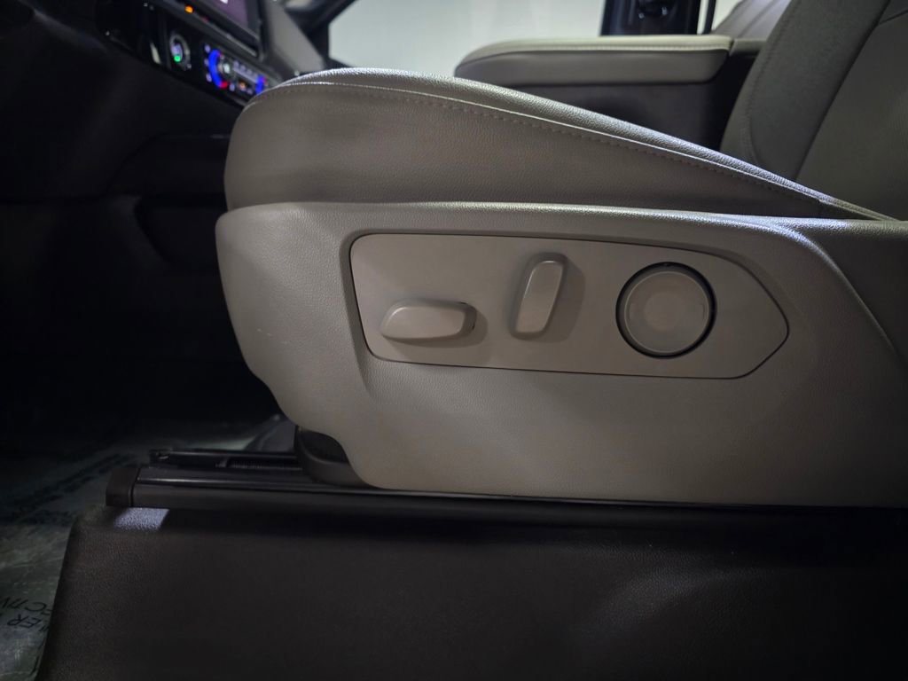 Used 2023 GMC Sierra 1500 SLT w/ SLT Premium Package image 15