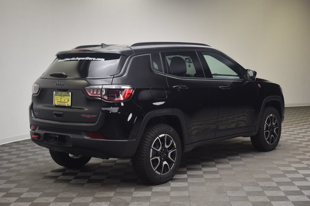 New 2026 Jeep Compass Trailhawk w/ Sun, Sound & Navigation Group AWD/4WD image 5