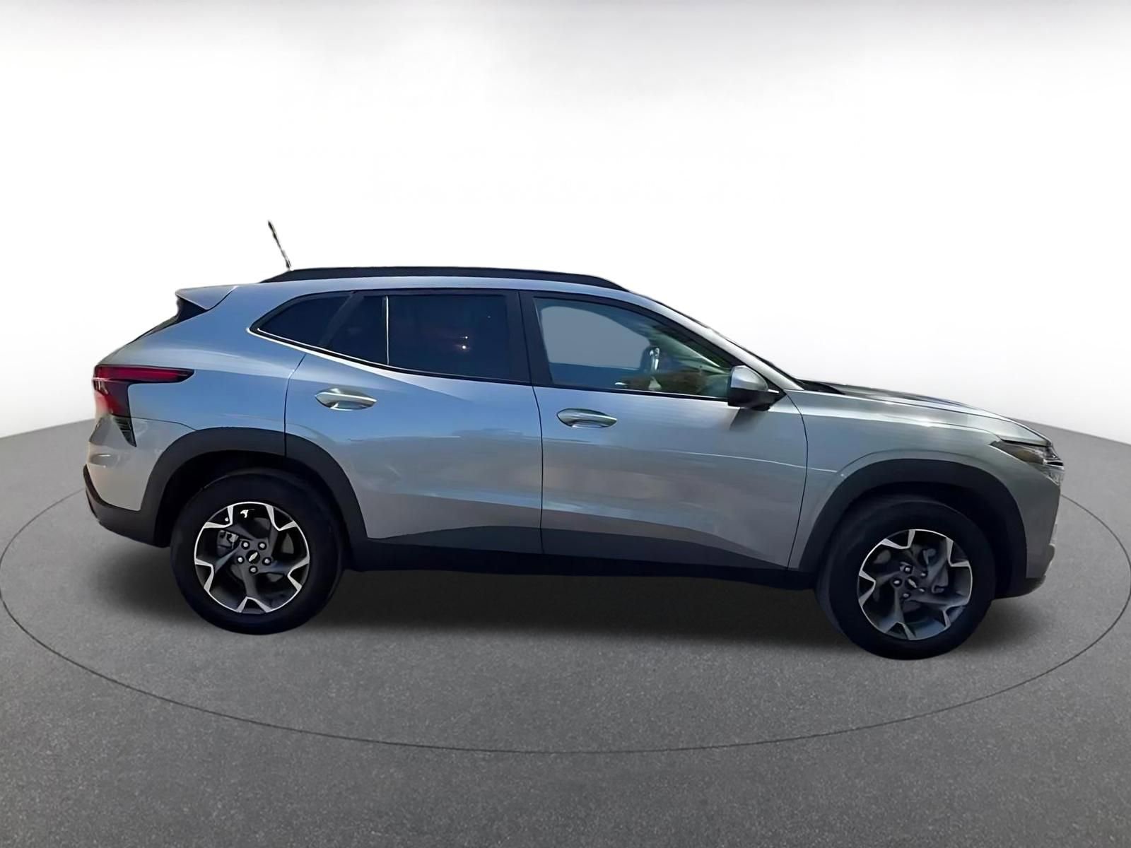 Used 2025 Chevrolet Trax LT w/ LT Convenience Package FWD image 16