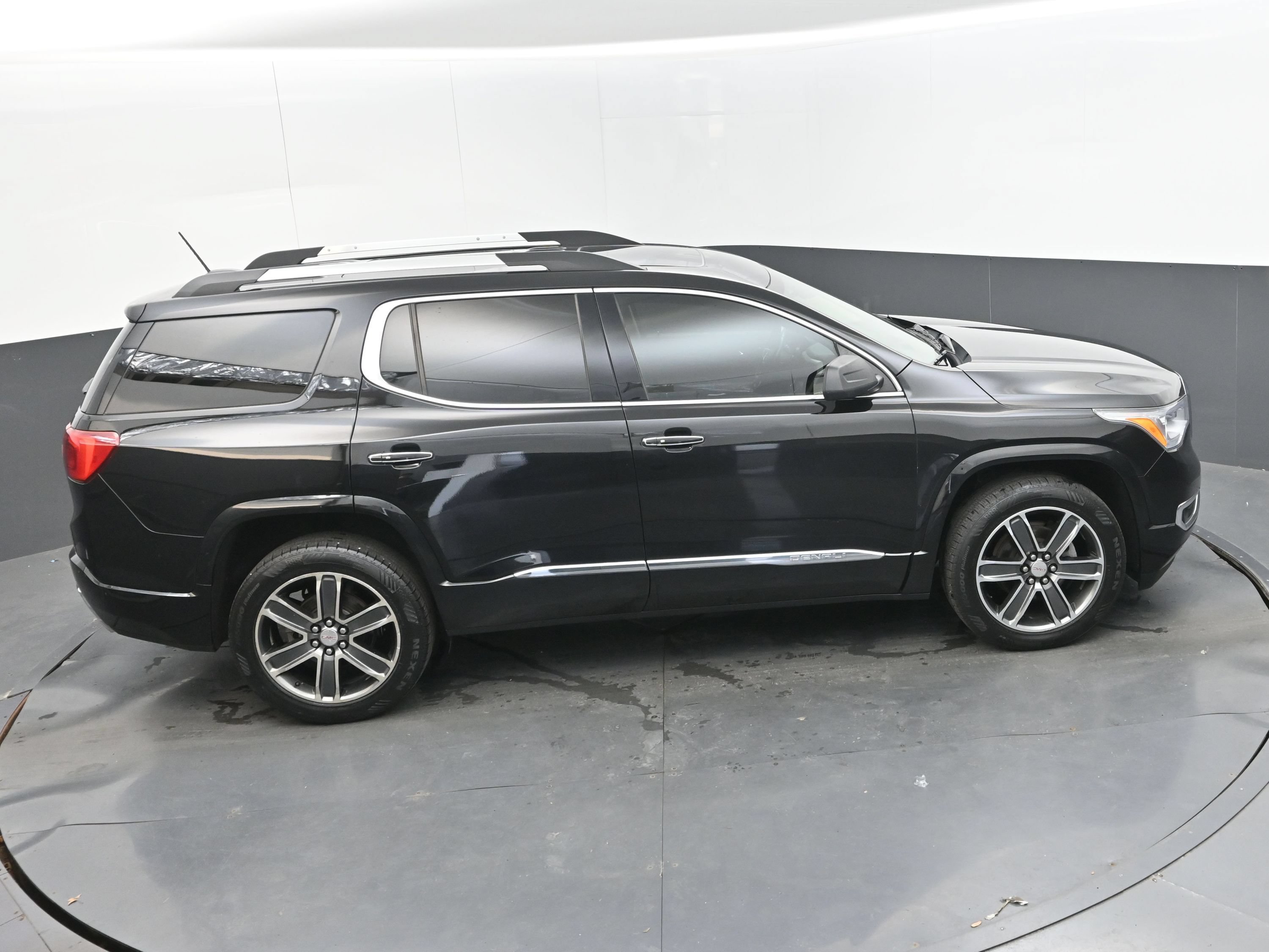 Used 2018 GMC Acadia Denali w/ Technology Package AWD/4WD image 35
