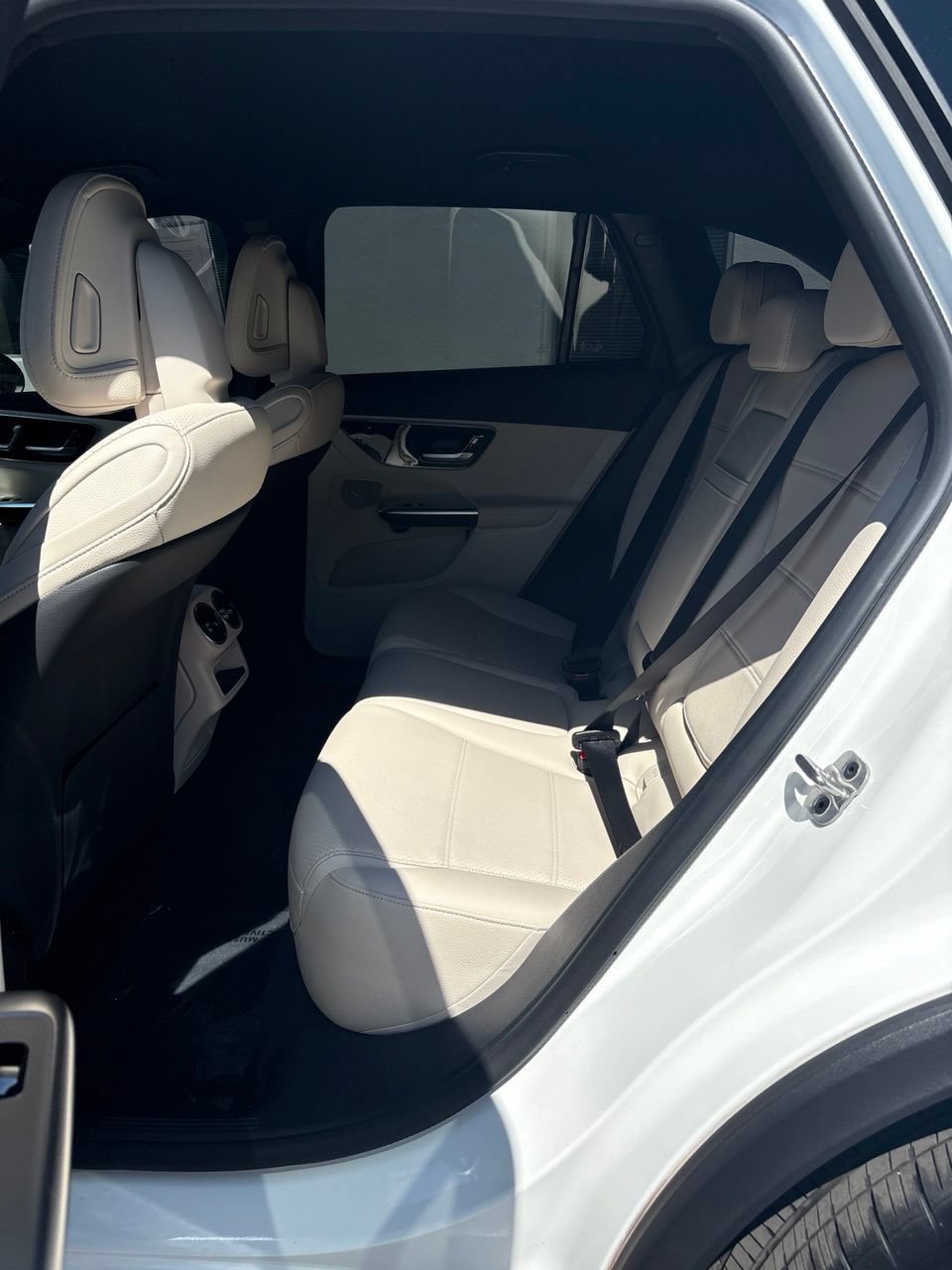 Used 2025 Mercedes-Benz GLC 350e 4MATIC image 9