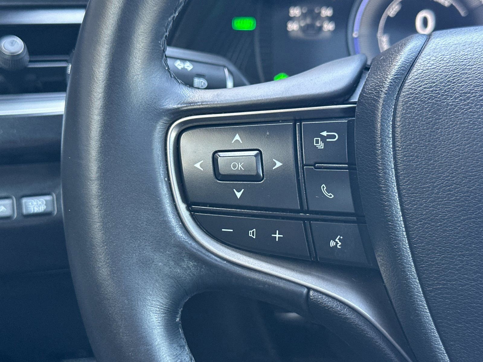 Used 2024 Lexus UX 250h FWD image 28