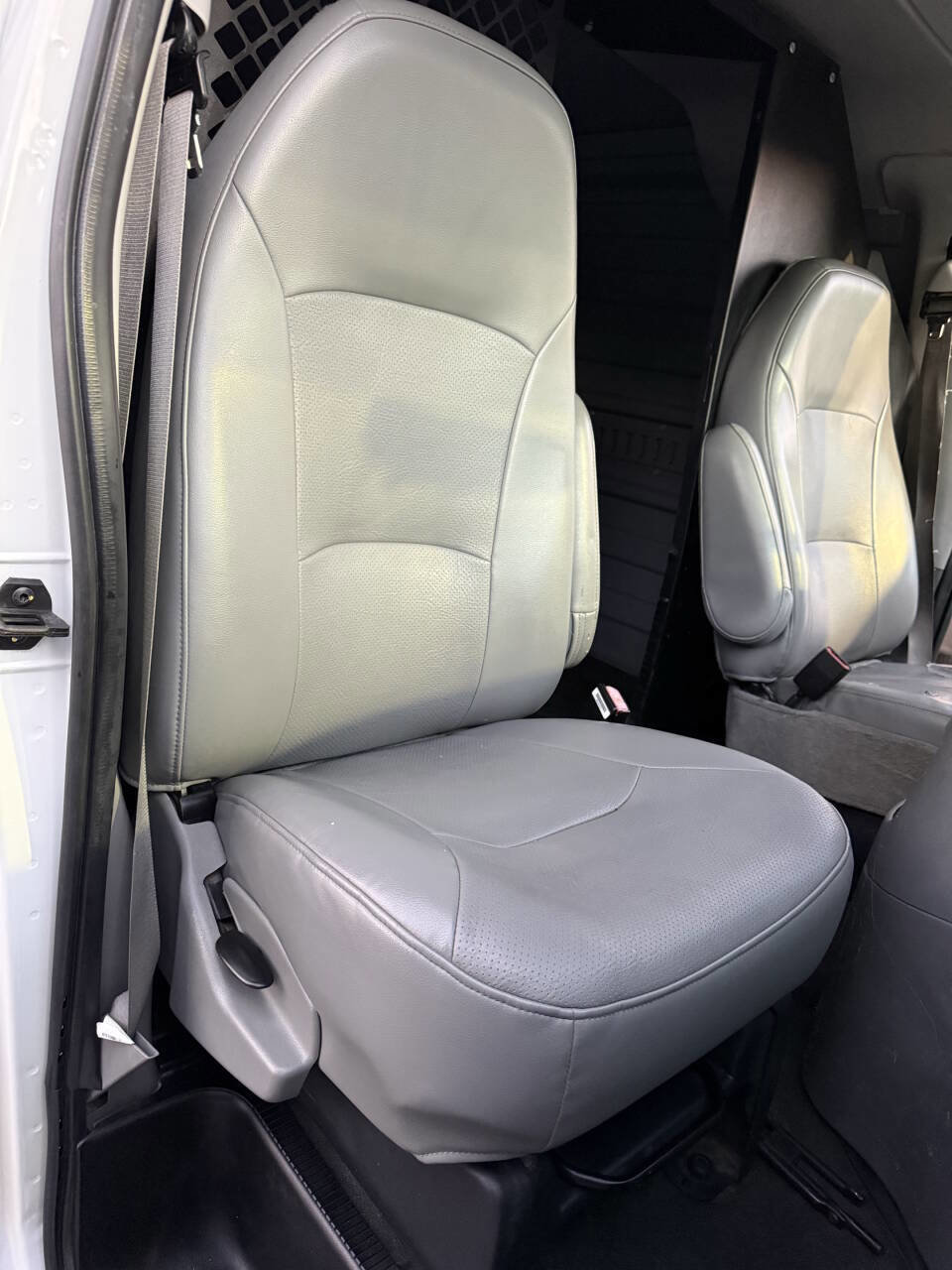 Used 2005 Ford E-250 and Econoline 250 Extended image 18