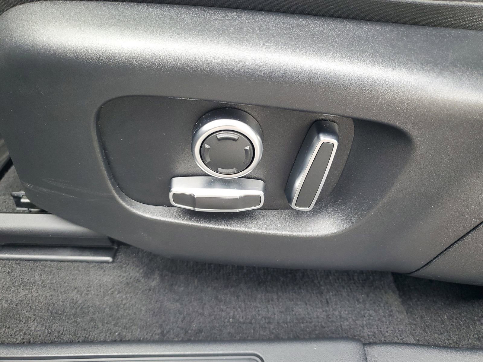 Used 2021 Land Rover Discovery Sport SE image 18