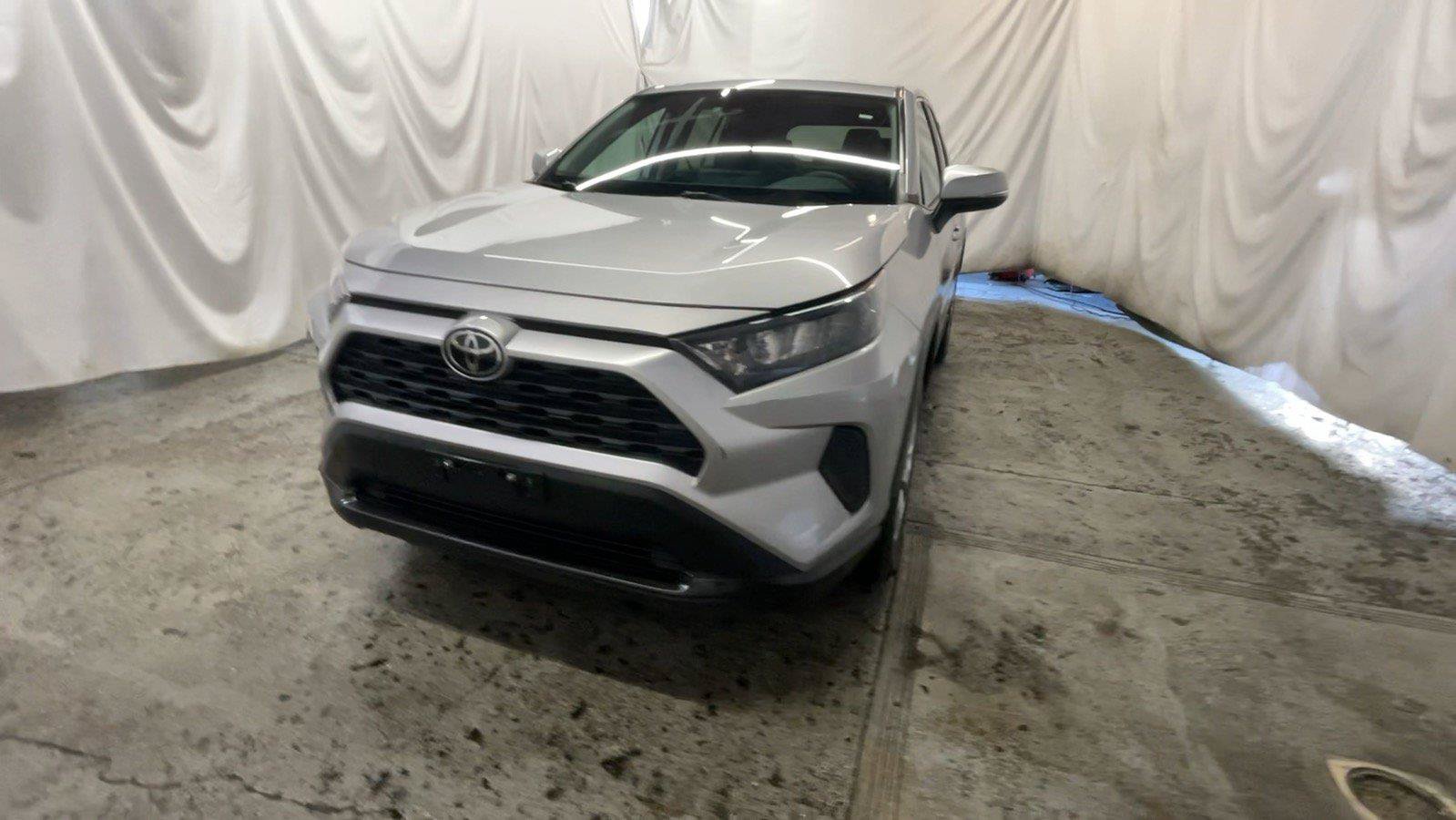 Used 2022 Toyota RAV4 LE AWD/4WD image 15