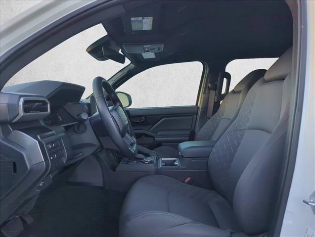 Certified 2025 Toyota Tacoma SR5 AWD/4WD image 15