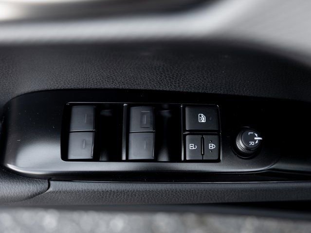 Used 2025 Toyota Camry SE image 25