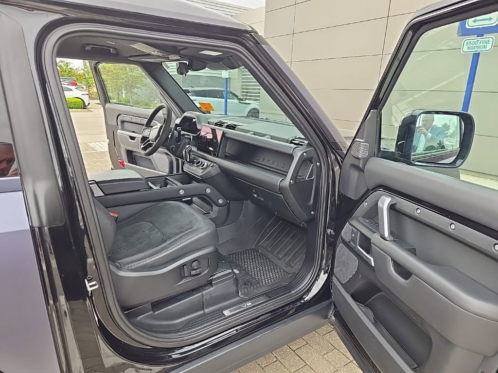 Used 2022 Land Rover Defender 90 V8 AWD/4WD image 19