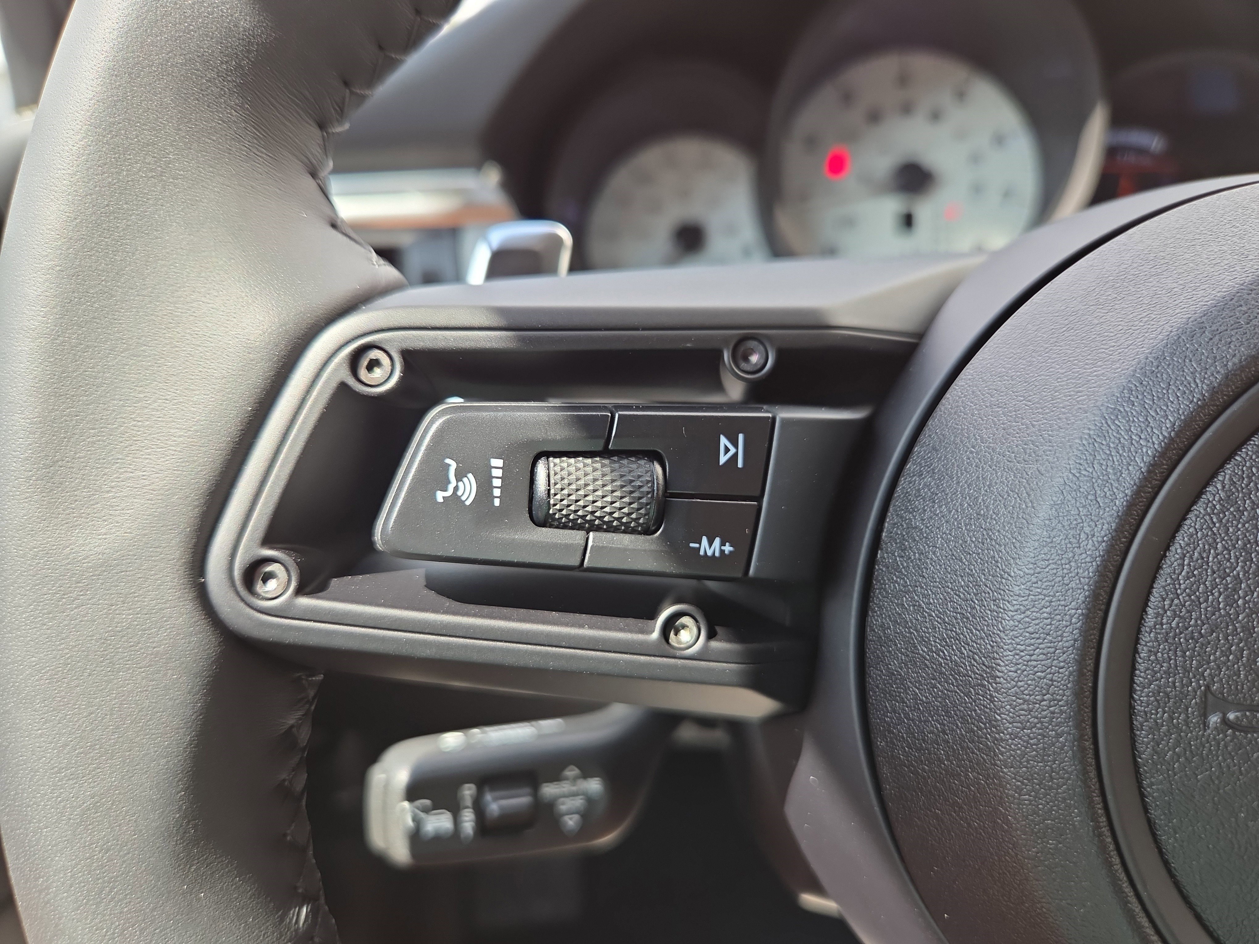 New 2025 Porsche Macan Turbo image 27