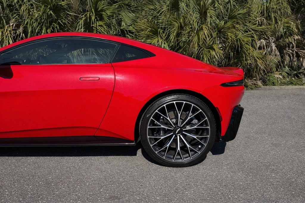 Used 2022 Aston Martin V8 Vantage Coupe RWD image 4