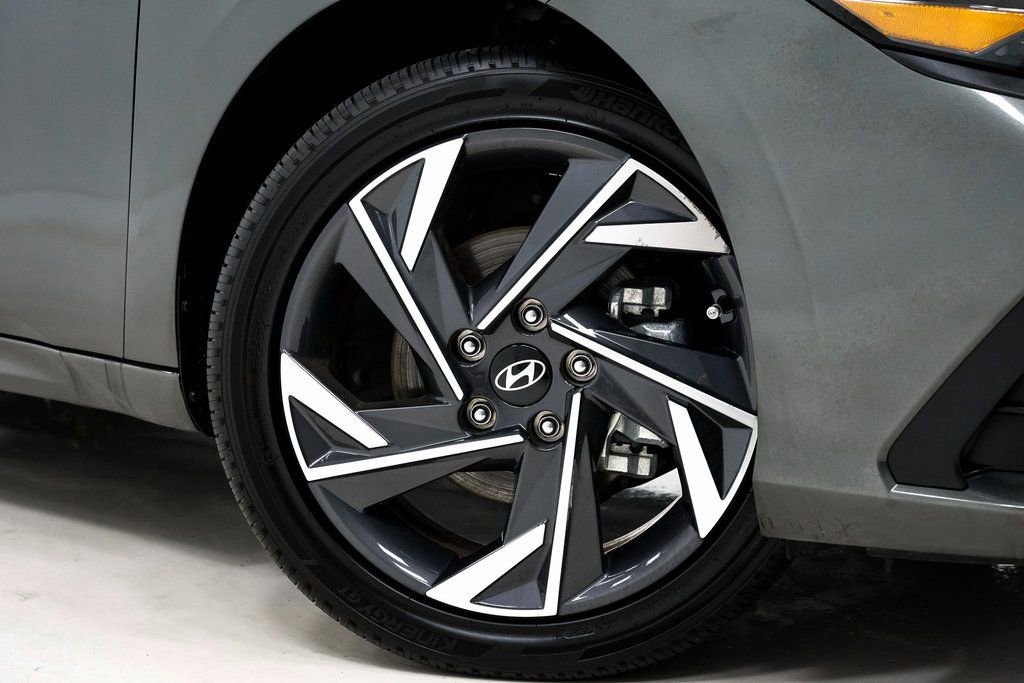 Used 2025 Hyundai Elantra SEL image 6