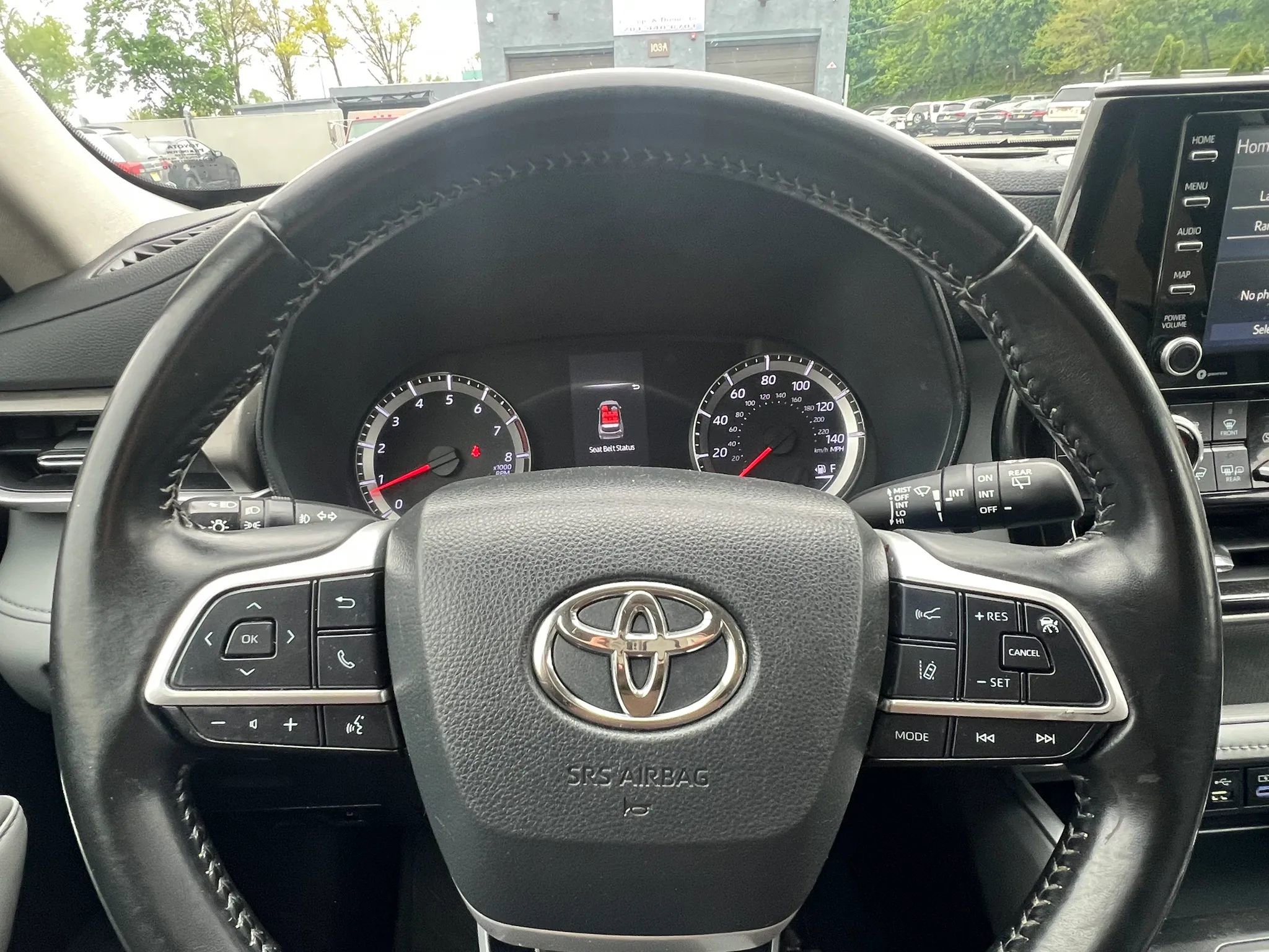 Used 2022 Toyota Highlander LE AWD/4WD image 20