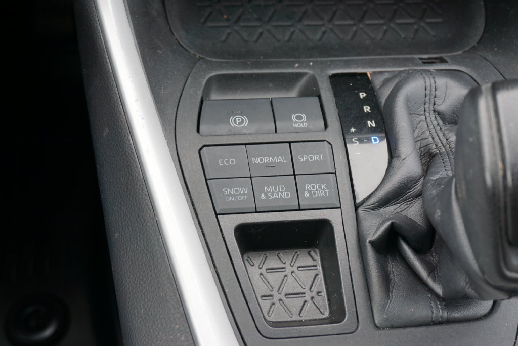 Used 2022 Toyota RAV4 LE AWD/4WD image 19