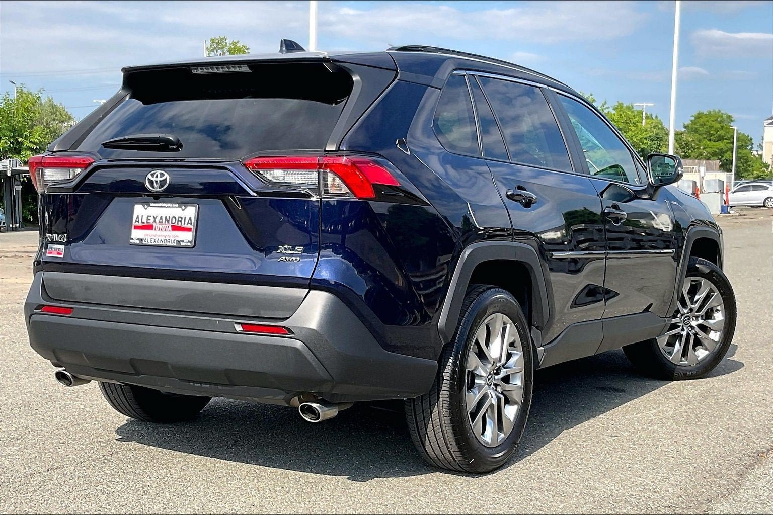 Used 2020 Toyota RAV4 XLE Premium AWD/4WD image 12