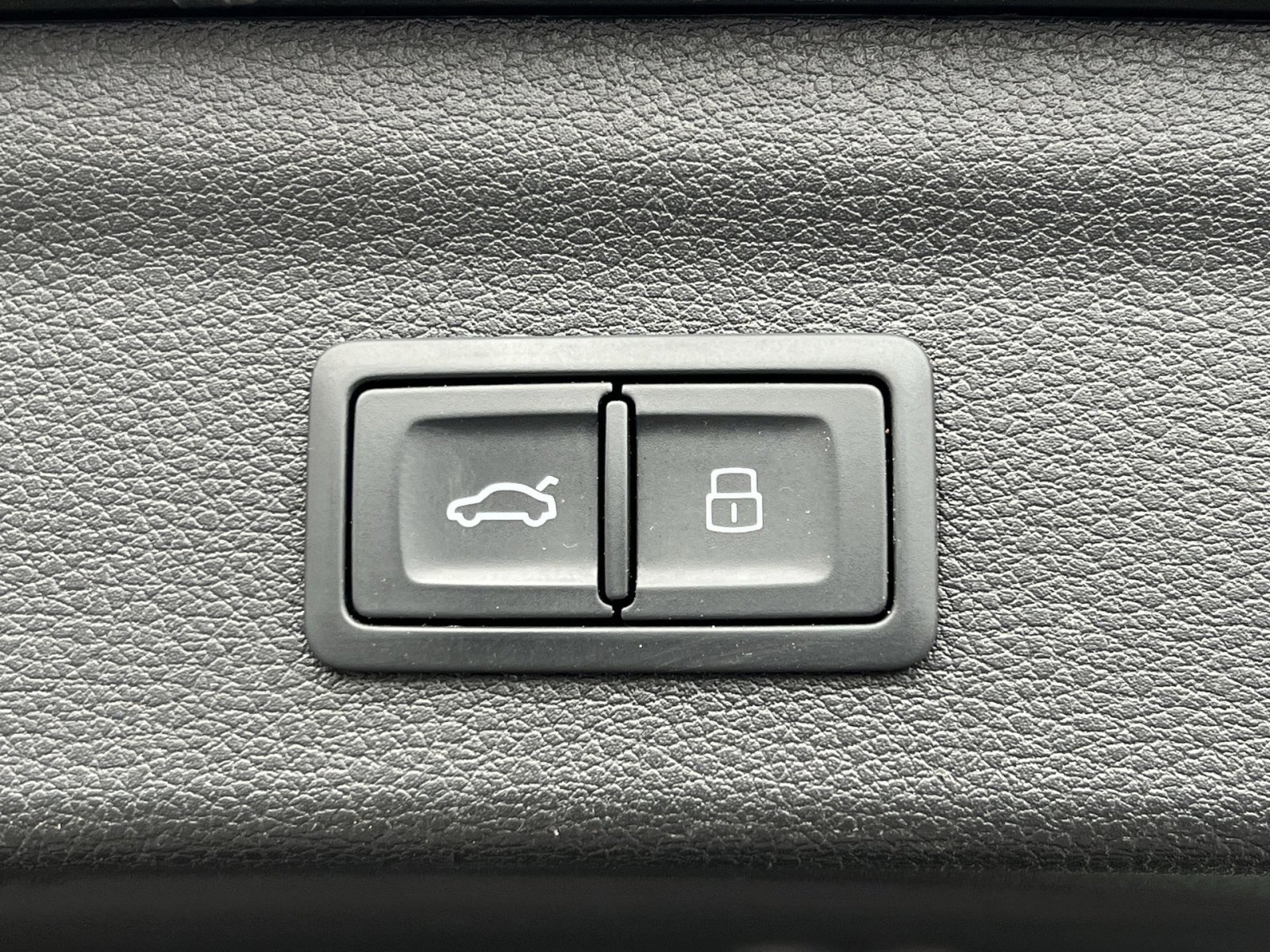 Used 2023 Audi Q3 2.0T Premium image 25