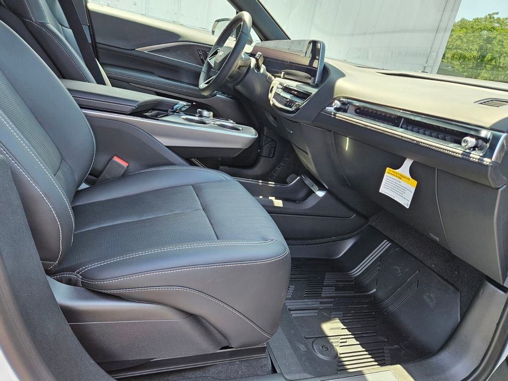 New 2025 Cadillac Lyriq Luxury w/ LPO, Floor Liner Package image 11