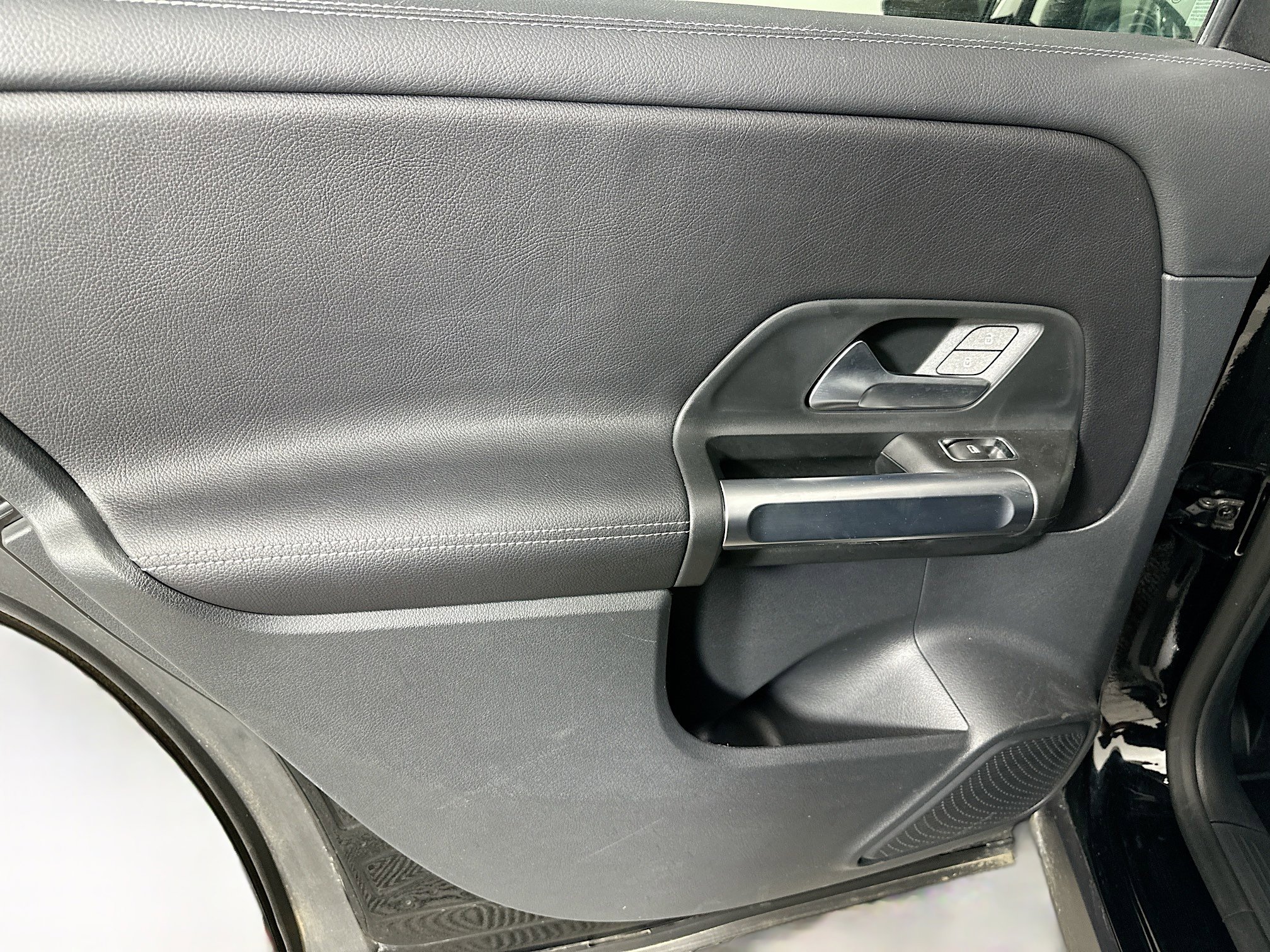 Used 2025 Mercedes-Benz GLB 250 4MATIC image 26