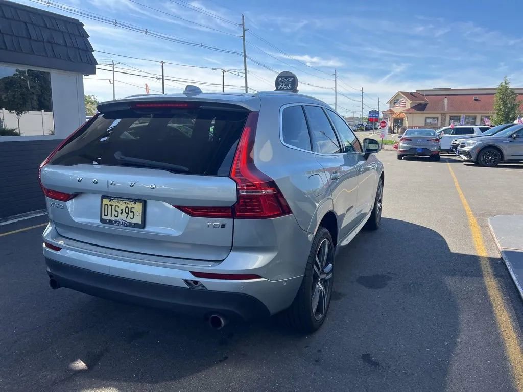 Used 2018 Volvo XC60 T5 Momentum w/ Advanced Package image 12