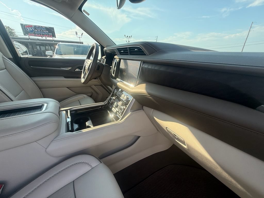 Used 2023 GMC Yukon XL Denali AWD/4WD image 26