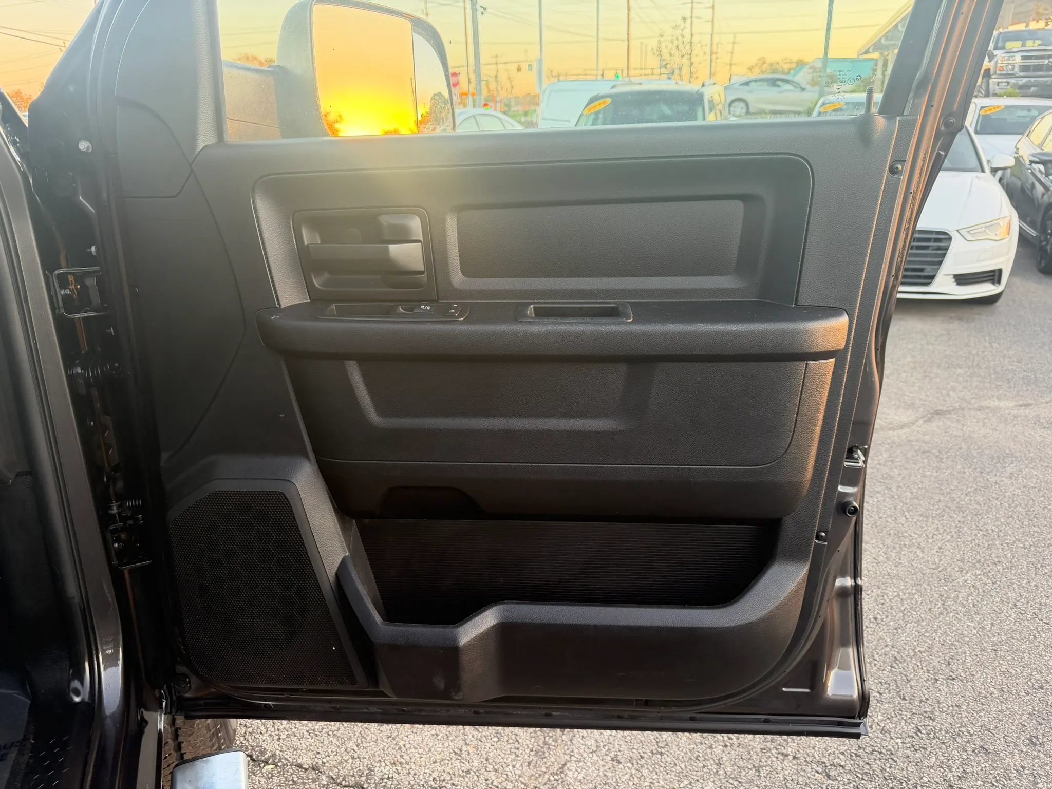 Used 2016 RAM 2500 Tradesman w/ Chrome Appearance Group AWD/4WD image 24