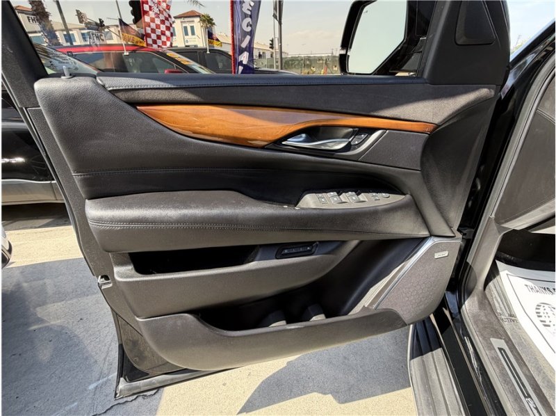 Used 2017 Cadillac Escalade Premium Luxury RWD image 14