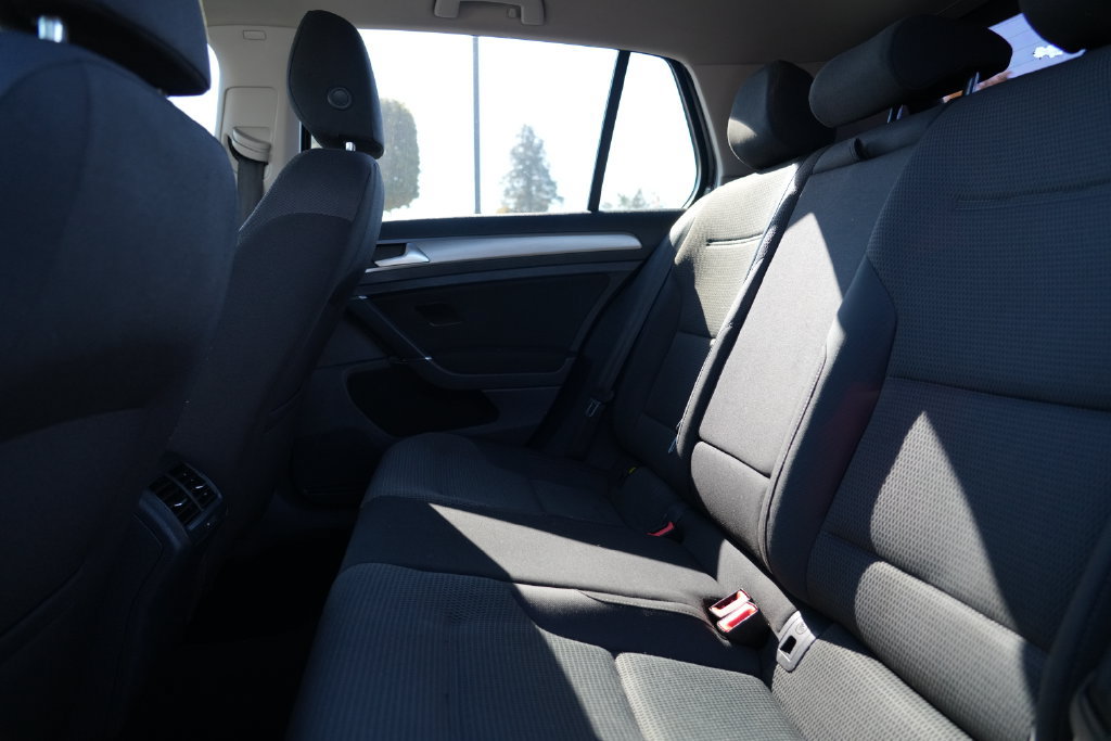 Used 2016 Volkswagen Golf S FWD image 16