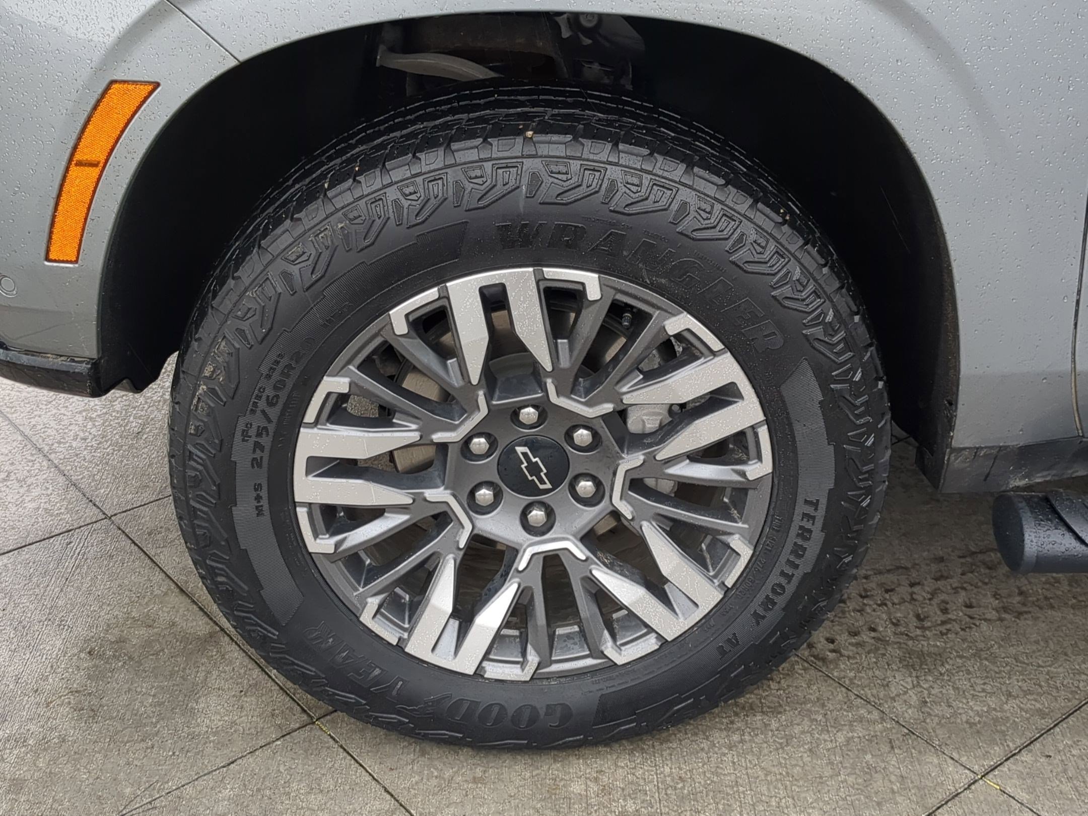 Used 2025 Chevrolet Suburban Z71 image 12