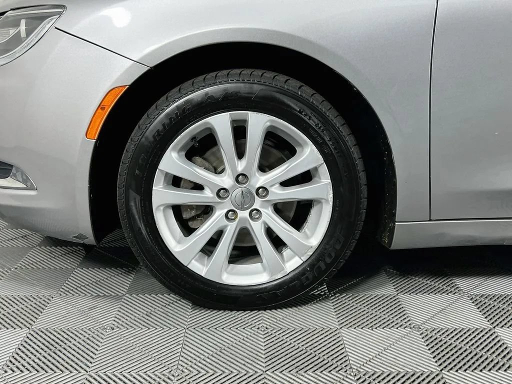 Used 2016 Chrysler 200 Limited FWD image 30