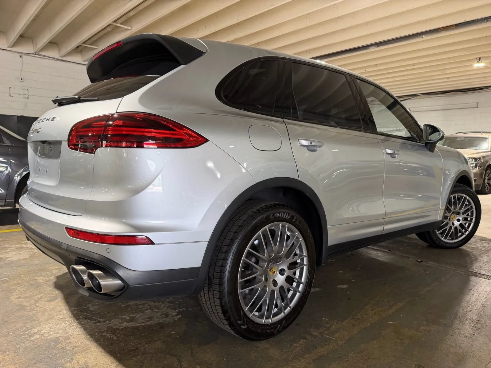 Used 2018 Porsche Cayenne S AWD/4WD image 4