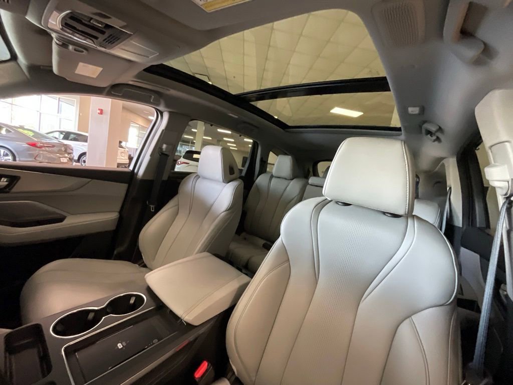 Certified 2025 Acura MDX w/ Technology Package AWD/4WD image 11