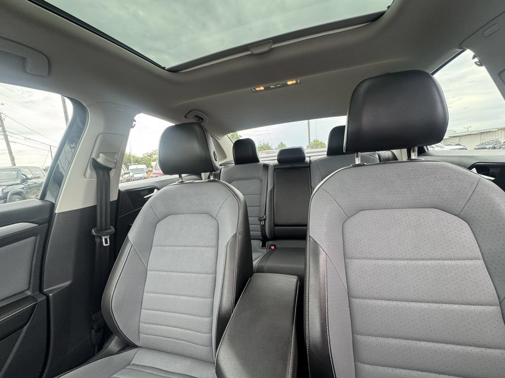 Used 2025 Volkswagen Jetta SE FWD image 12