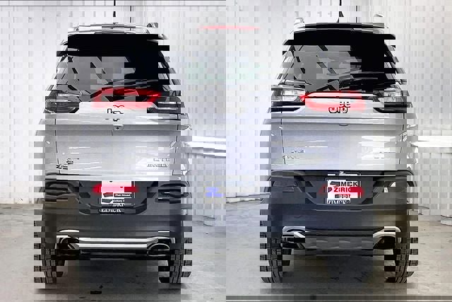 Used 2017 Jeep Cherokee Limited w/ Luxury Group image 4