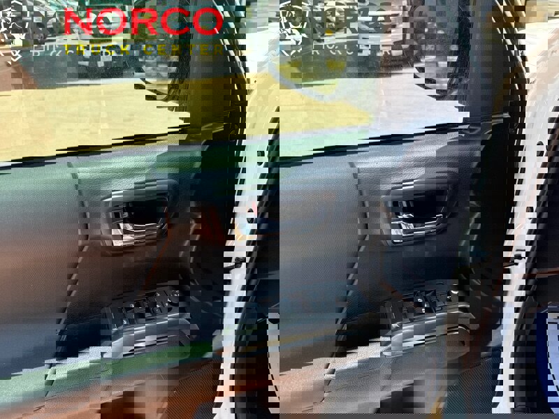 Used 2018 Toyota Tacoma TRD Sport w/ Technology Package image 18