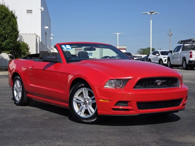 Used 2014 Ford Mustang Convertible RWD image 2