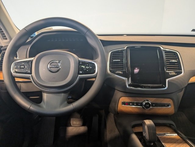 Used 2023 Volvo XC90 B5 Plus w/ Protection Package Premier image 12