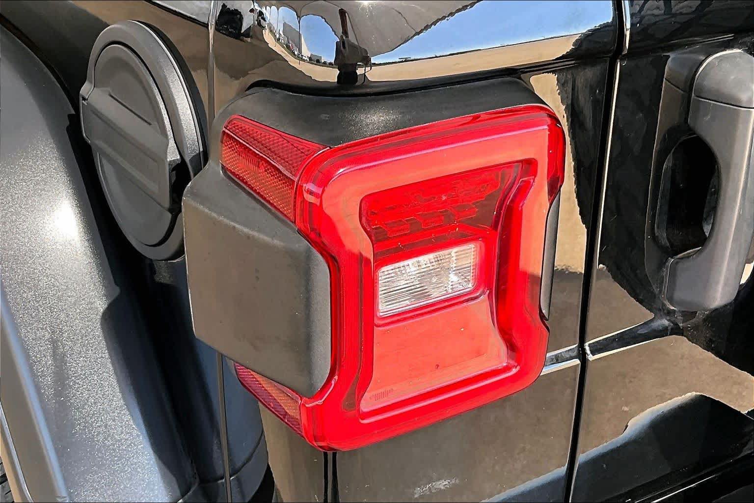 Used 2022 Jeep Wrangler Rubicon w/ LED Lighting Group AWD/4WD image 28