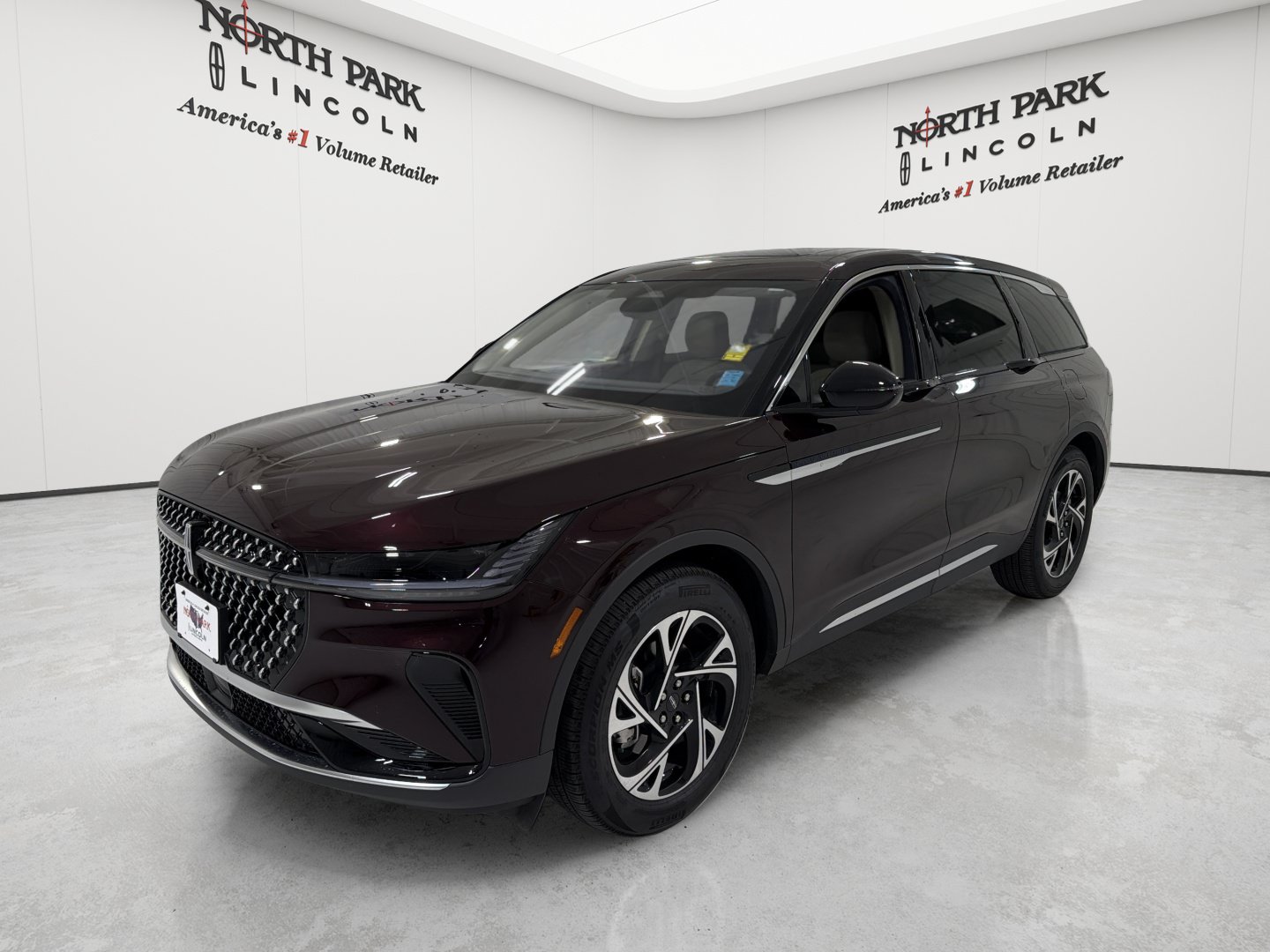 Used 2025 Lincoln Nautilus Premier w/ Equipment Group 102A AWD/4WD image 1
