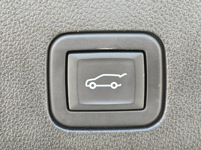 Used 2024 GMC Yukon AT4 w/ Technology Package AWD/4WD image 12