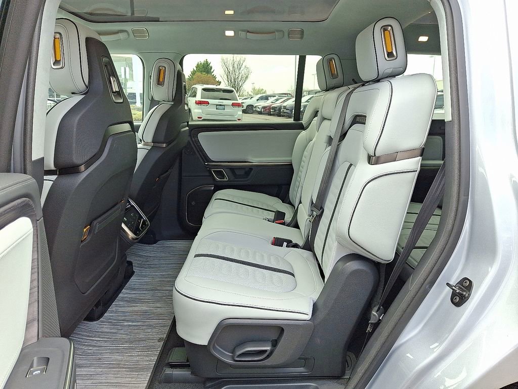 Used 2024 Rivian R1S Adventure image 9