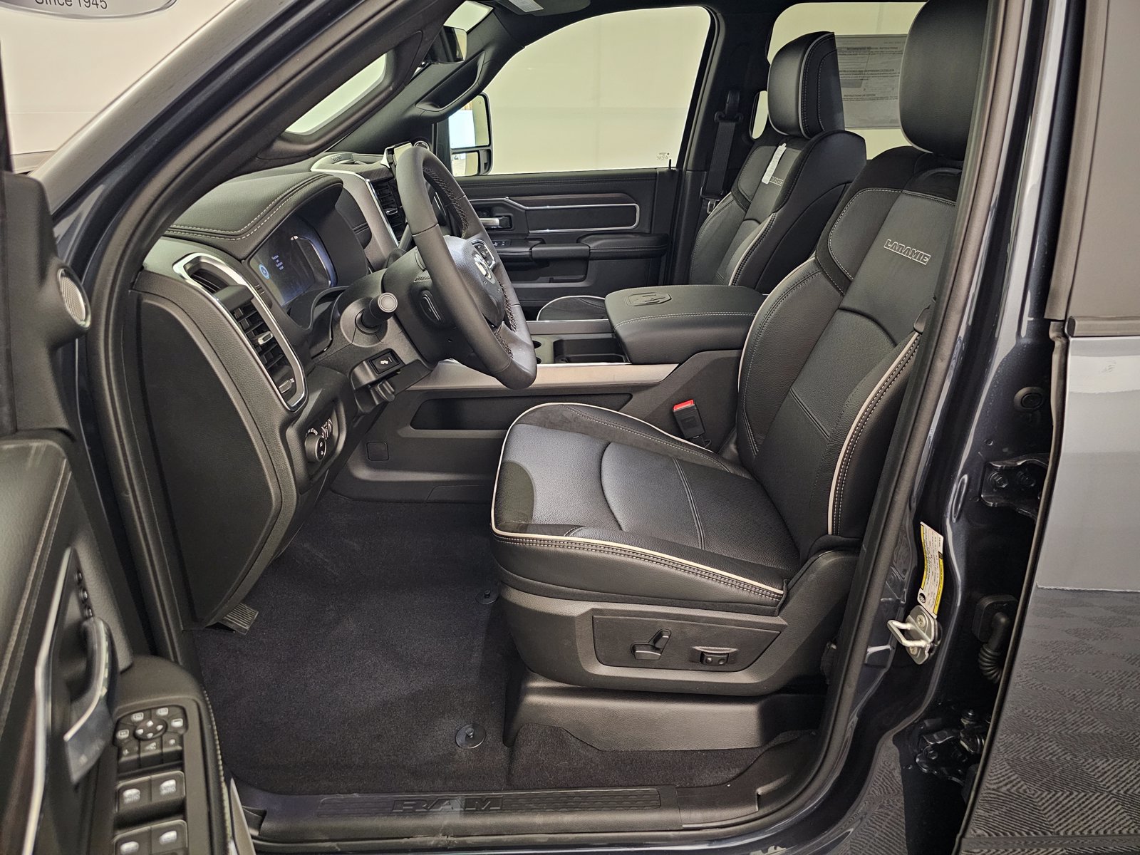New 2026 RAM 2500 Laramie AWD/4WD image 4