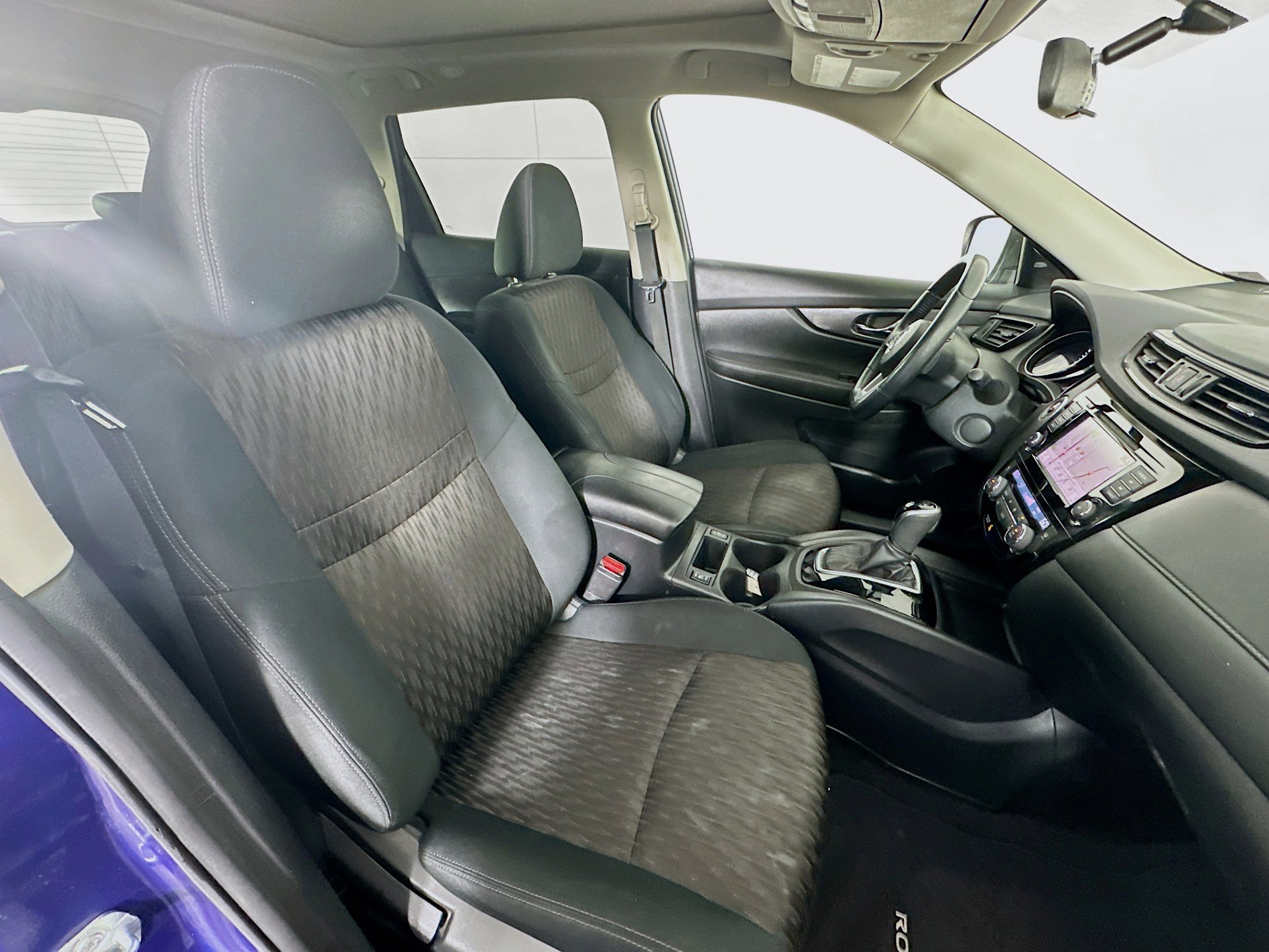 Used 2018 Nissan Rogue SV w/ Premium Package image 31