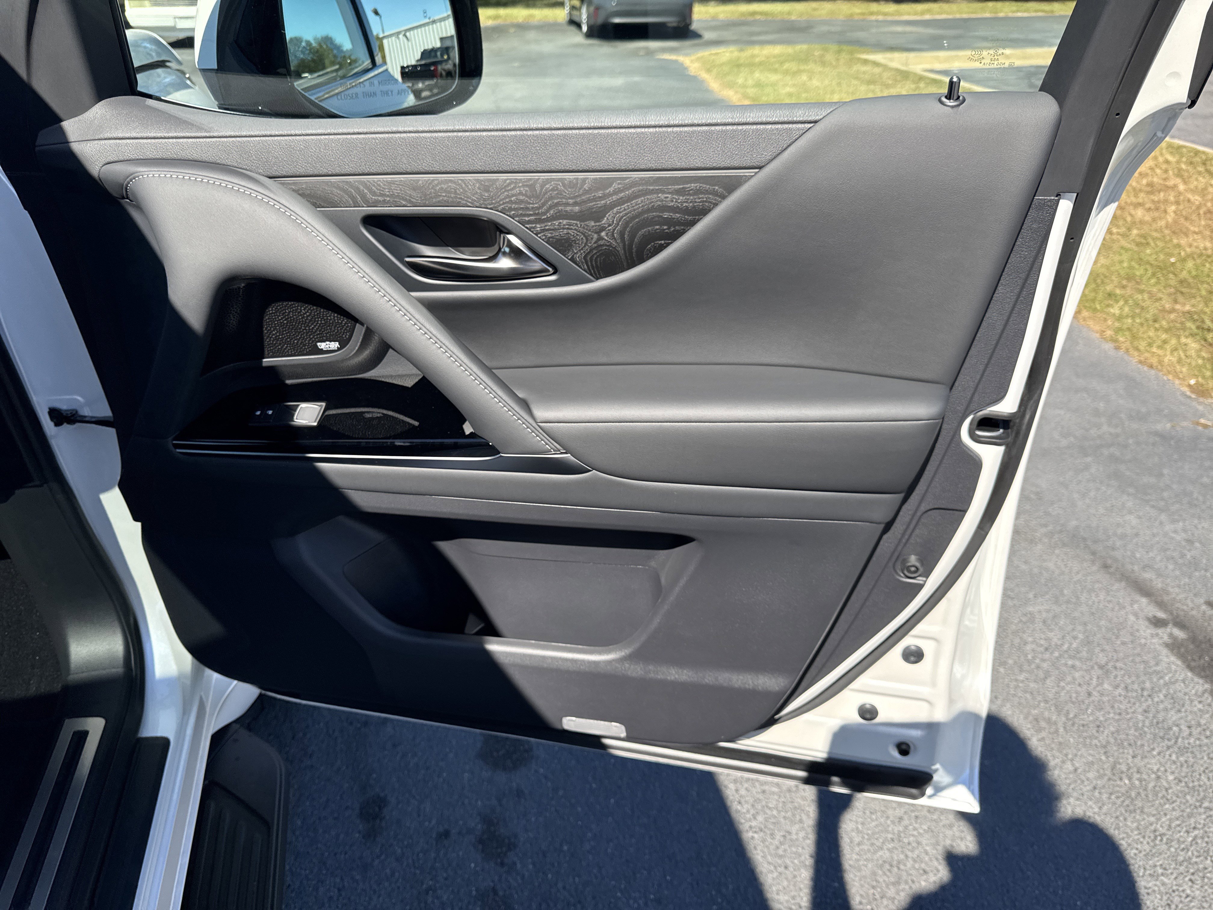 Used 2025 Lexus LX 600 4WD w/ Interior Upgrade Package image 36