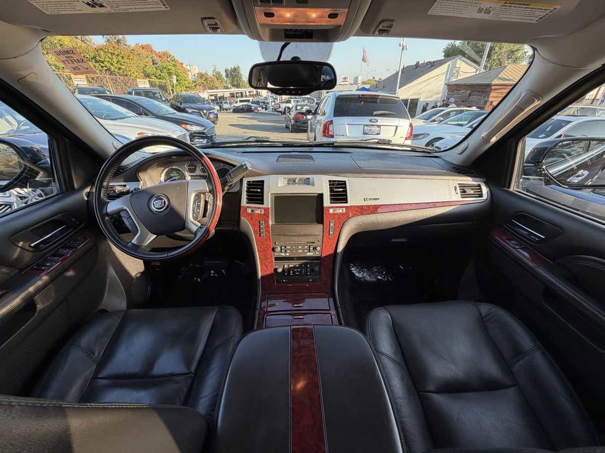 Used 2011 Cadillac Escalade 4WD Hybrid image 12