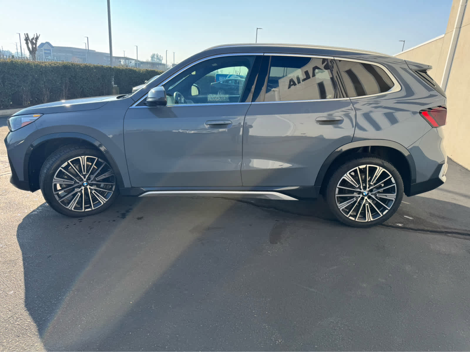 Used 2025 BMW X1 xDrive28i w/ Technology Package image 3