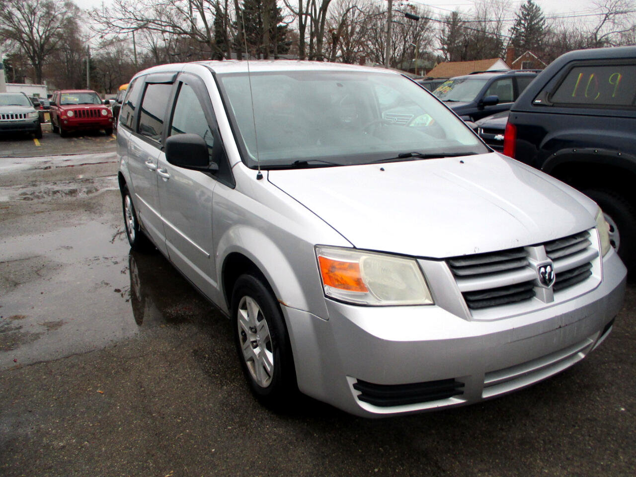 Used 2010 Dodge Grand Caravan SE image 1