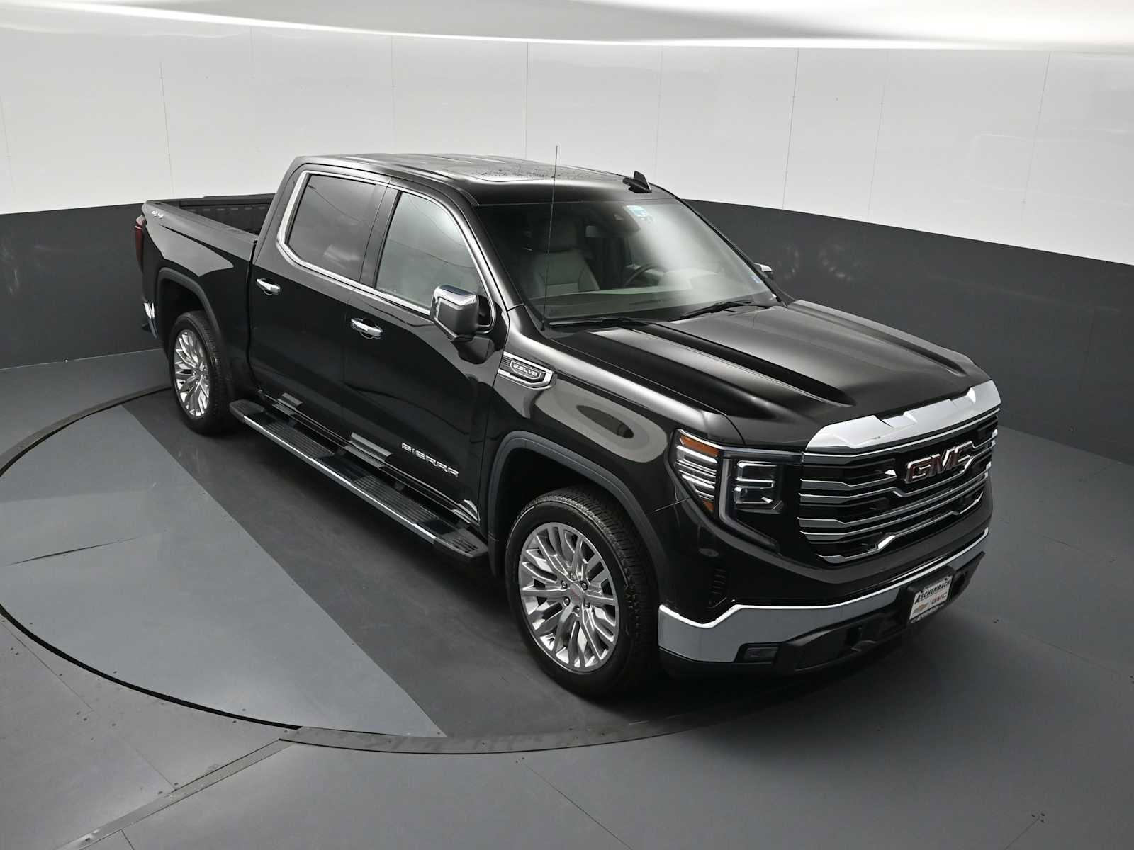 Used 2024 GMC Sierra 1500 SLT w/ SLT Convenience Package AWD/4WD image 9