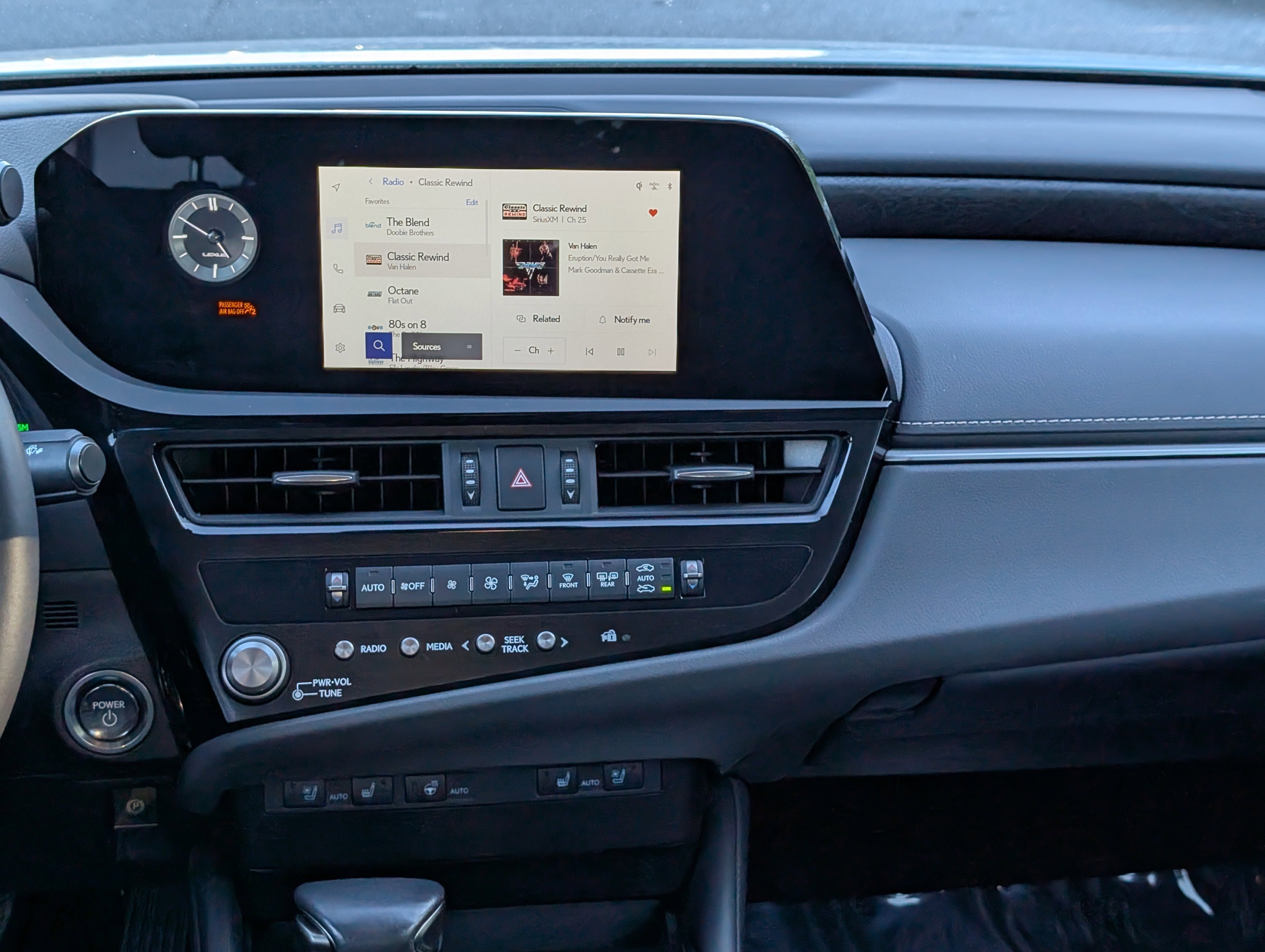 Certified 2024 Lexus ES 300h w/ Premium Package image 17