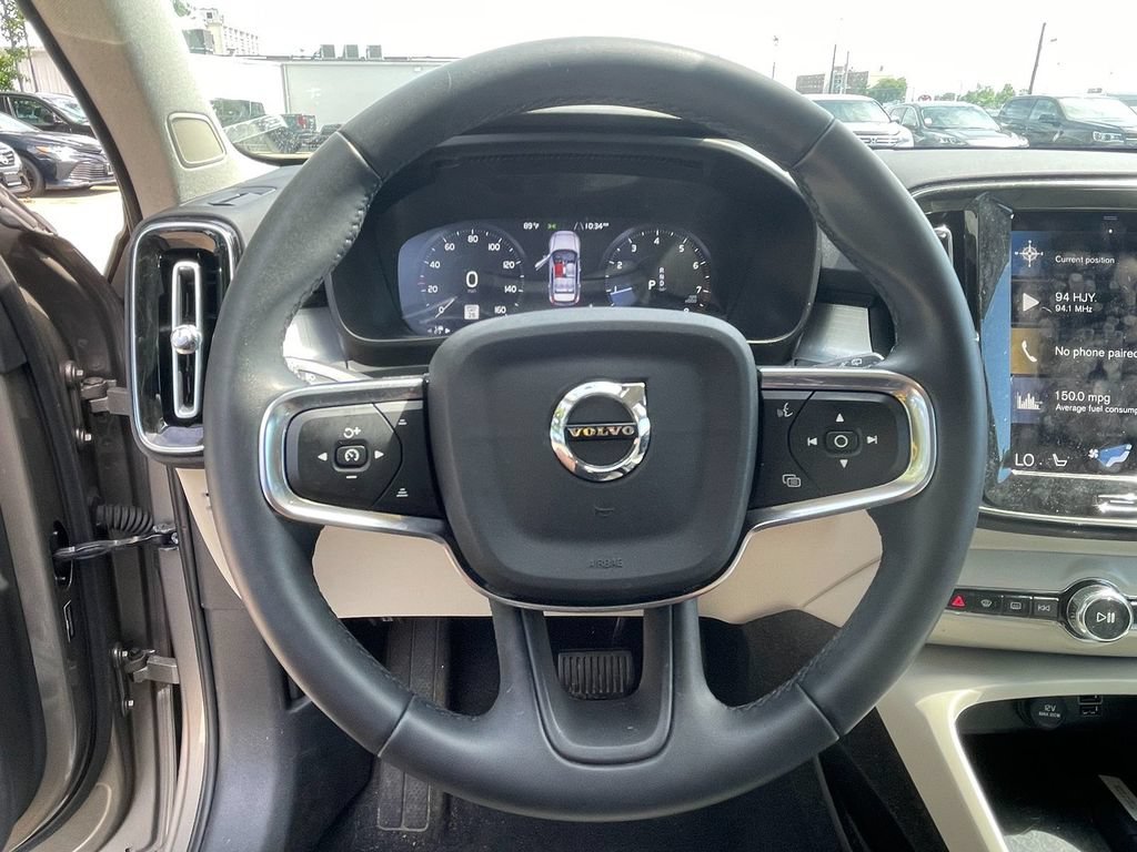 Used 2022 Volvo XC40 T4 Momentum FWD image 15