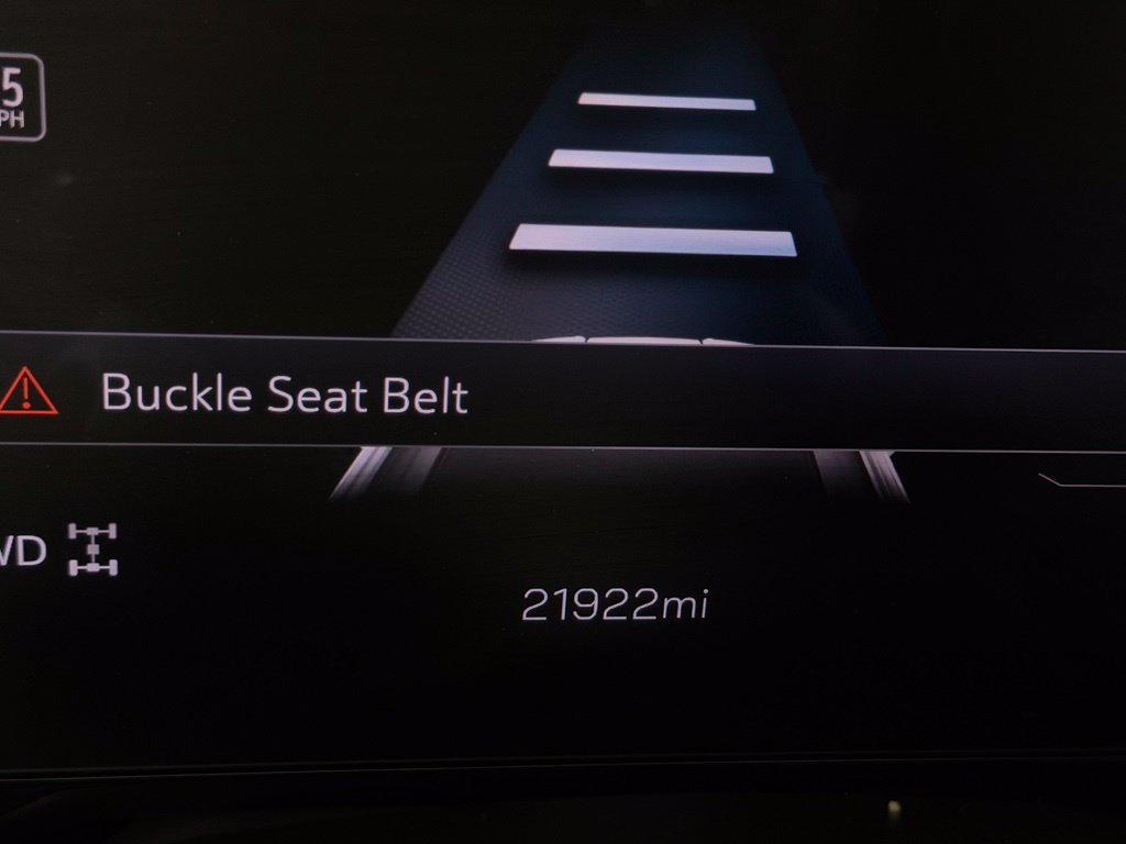 Used 2025 GMC Yukon XL Denali AWD/4WD image 15