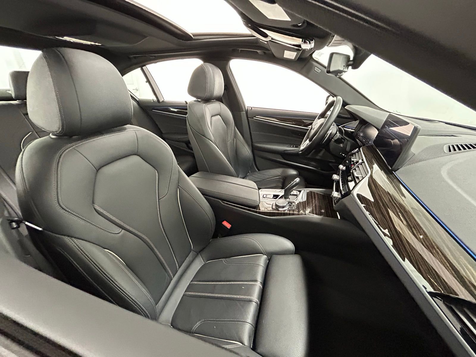 Used 2023 BMW 530e xDrive w/ Executive Package image 42